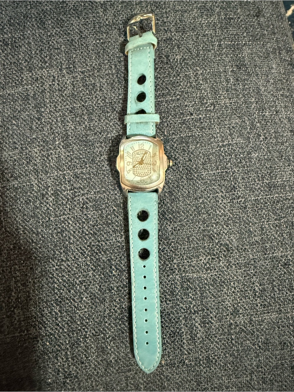 Ladies Mint Leather Strap Watch - Fashion Timepiece